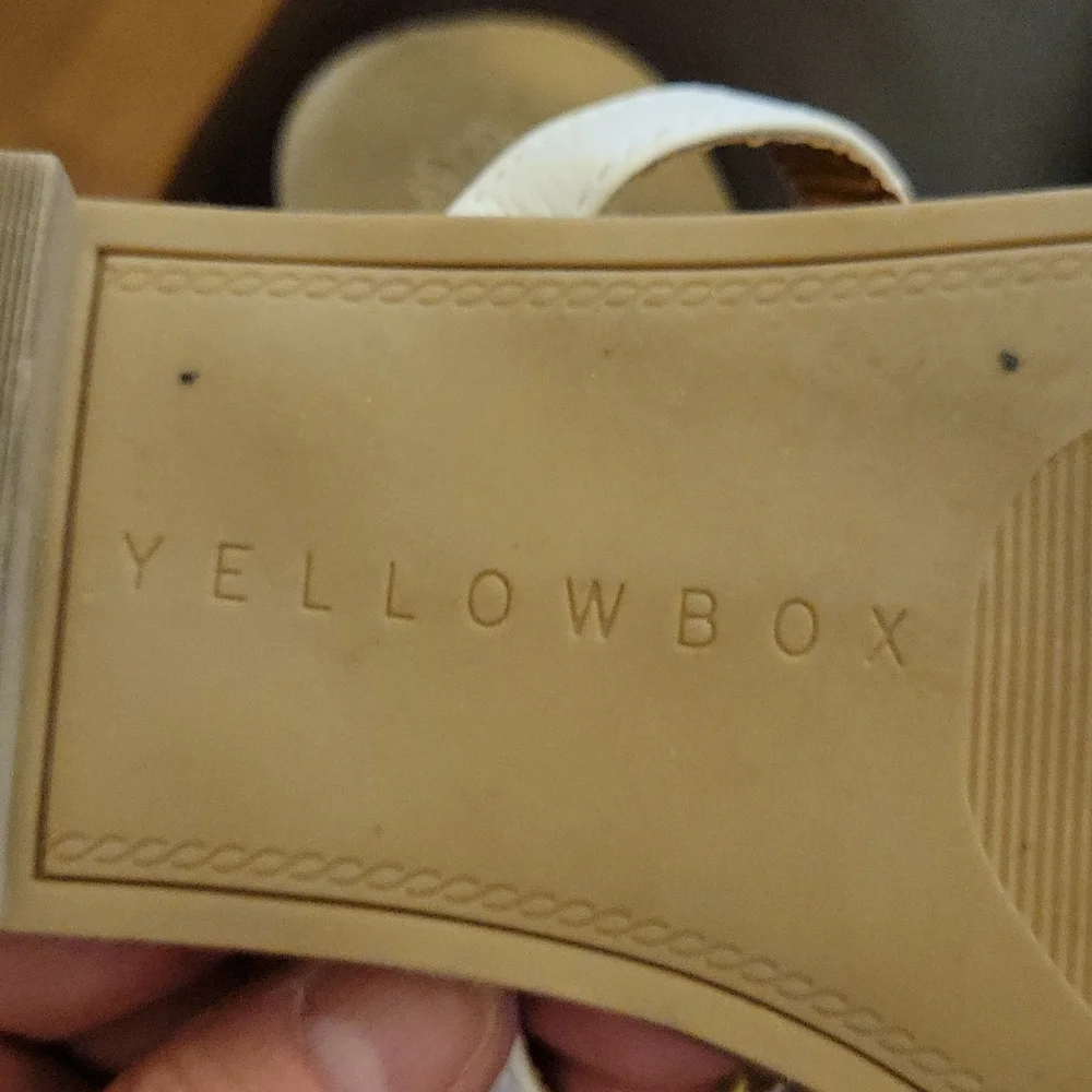 YELLOWBOX ROMONA white with gold beaded sandals slides rubber soles SZ 8 EUC… - Picture 7 of 7